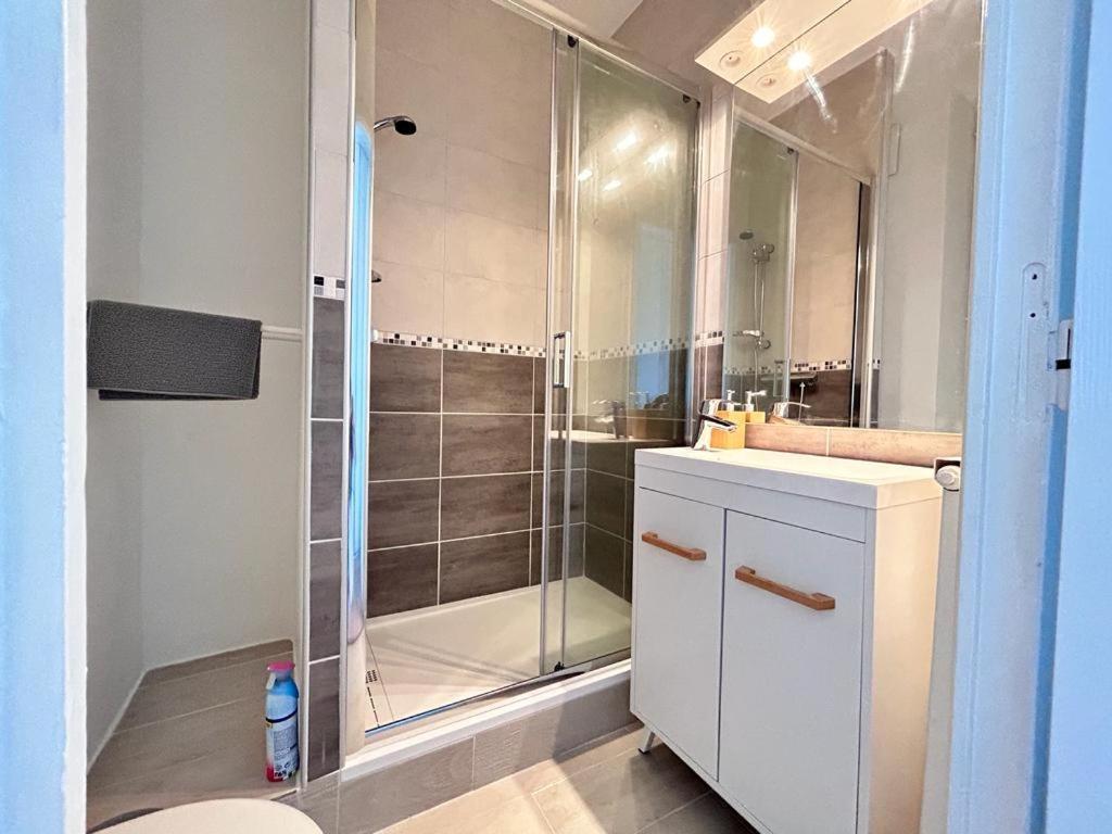 Studio Confortable Et Lumineux Proche Des Hopitaux - Hotel De Ville Beaumont Beaumont  Екстериор снимка
